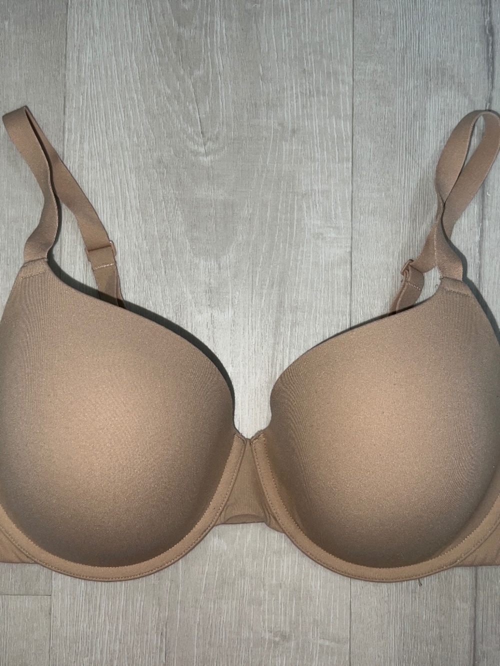 Skims FITS EVERYBODY T-SHIRT BRA Size 36 D in Clay Beige